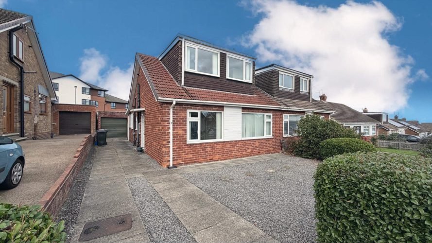 Waveney Grove, Skelton, TS12 2LS